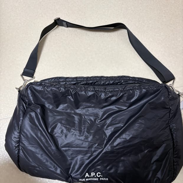 아페쎄 봄버 백