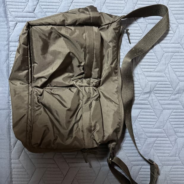 유니클로 멀티포켓 숄더백 블랙