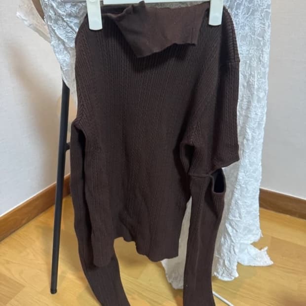 앤더슨벨 컷아웃니트 임보라착용