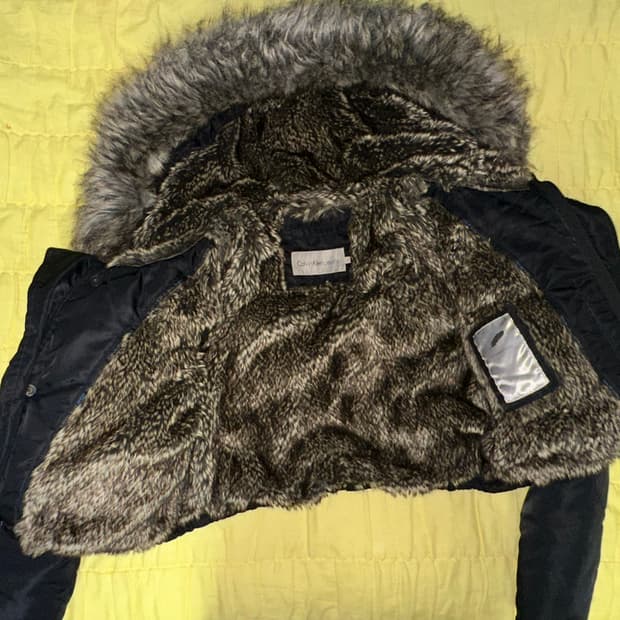 캘빈클라인 초 크롭 퍼 트리밍 패딩. 펑크. 