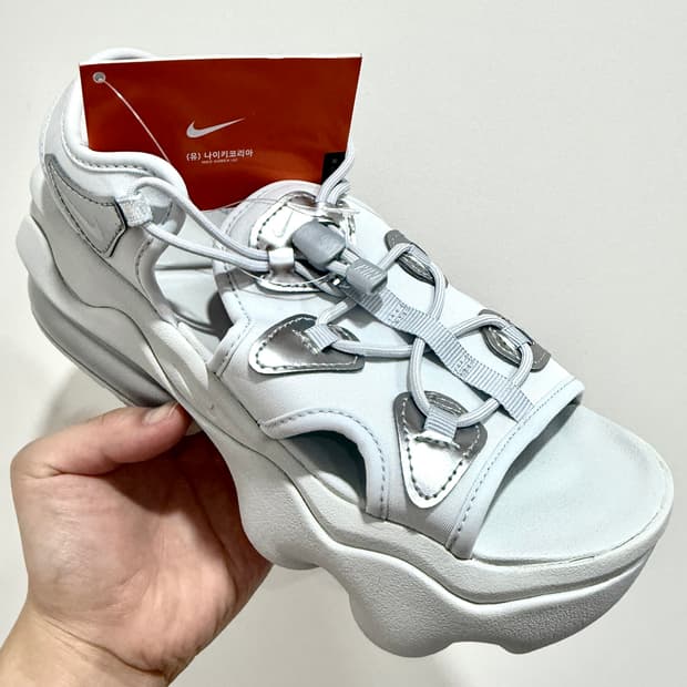 (240)(새상품)나이키 샌들 에어맥스 코코 메탈릭 실버