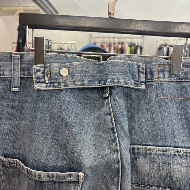 리바이스 엔지니어드진 신치백 모델