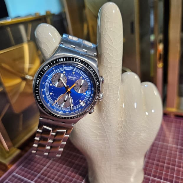 스와치 아이러니 크로노그래프 빈티지 블루 메탈 시계