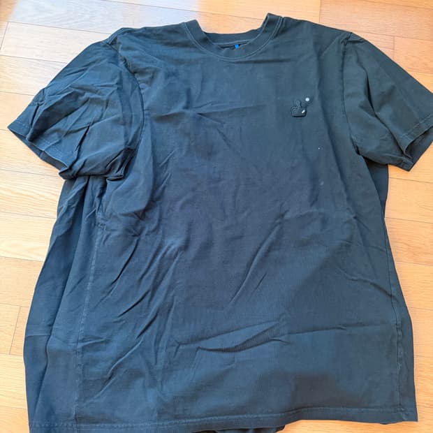 아더에러 티셔츠