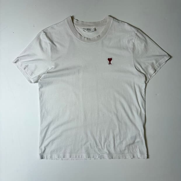 아미 AMI 스몰 하트 로고 반팔 티셔츠 PN9564