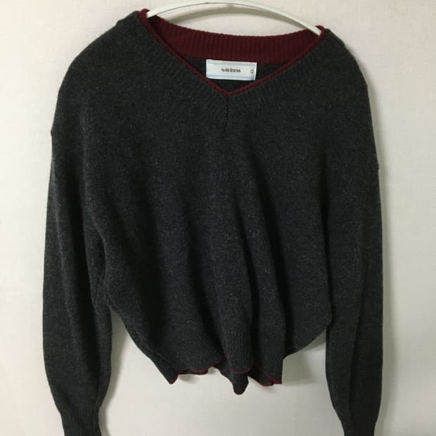 웨이비니스 레이어드 브이넥 니트