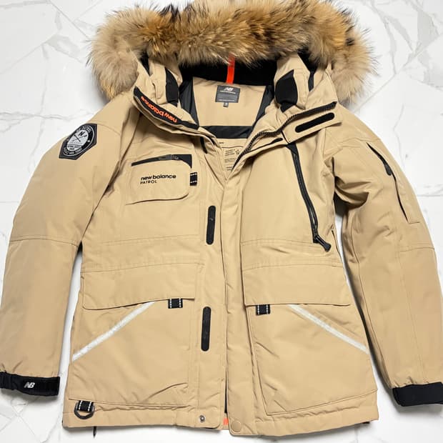 남녀공용 뉴발라스 구스다운 패딩 M 95 사이즈 팔아요