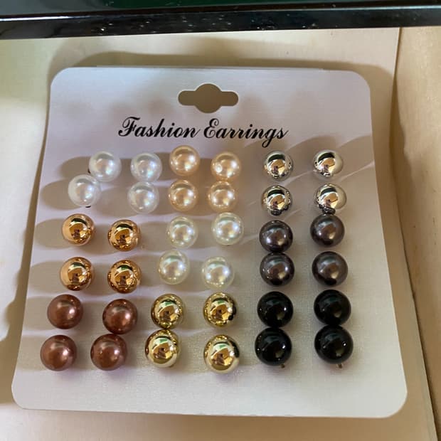 다양한 색상의 진주볼 귀걸이 세트 새상품