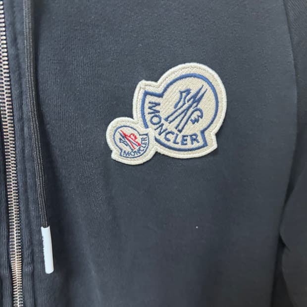 몽클레어 빅로고 후드집업판매