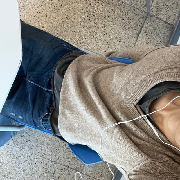 휴고보스 오렌지 인사이드아웃 니트