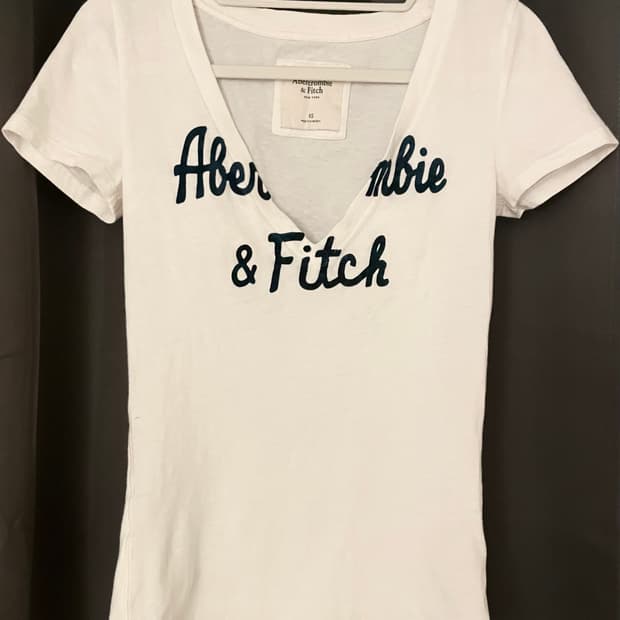 아베크롬비 앤 피치 브이넥 로고 티셔츠 xs