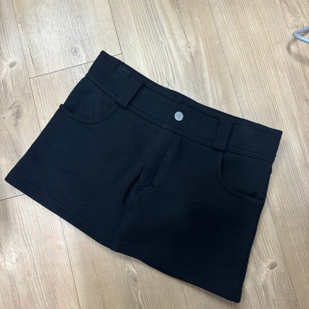 더미스테리호텔 스커트