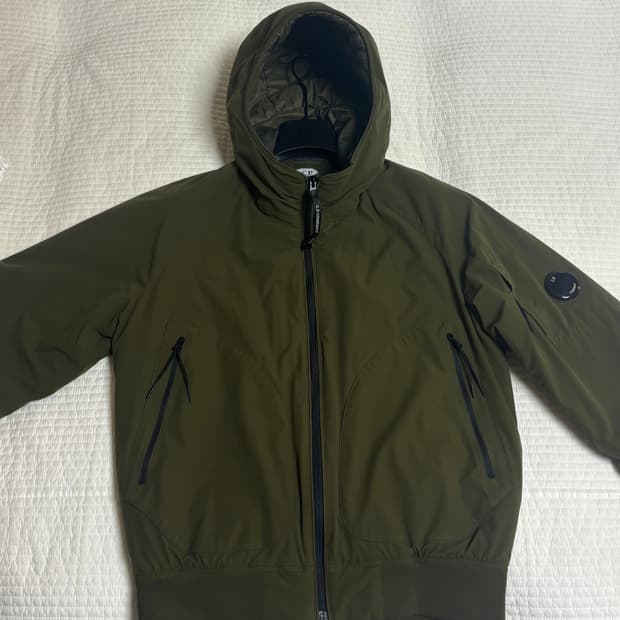 CP 컴퍼니 후드패딩 M