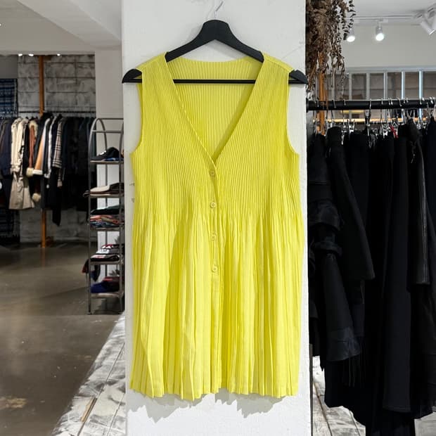 이세이미야케 페테 옐로우 플리츠 버튼 탱크 탑