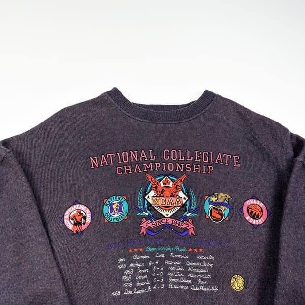 데상트 재팬 NCAA 자수 퍼플 니트 (M)