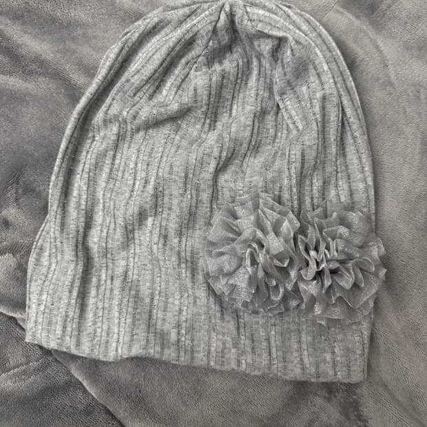 그레이 플라워 비니