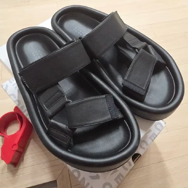 마르지엘라 넘버로고 스트랩 레더 플랫폼 샌들 43사이즈