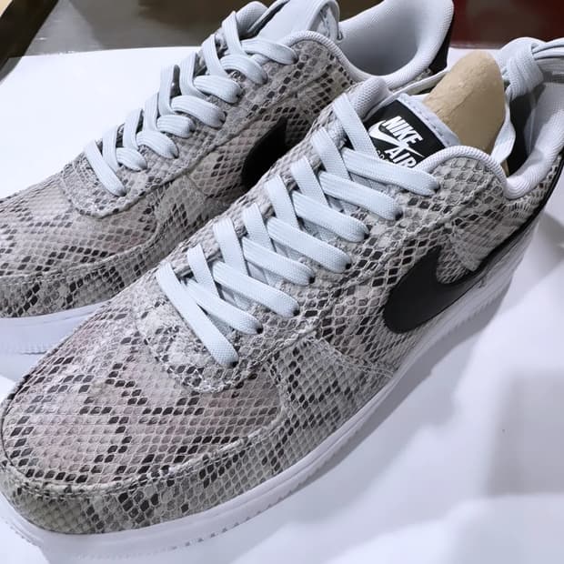 나이키 에어포스 뱀피 팝니다