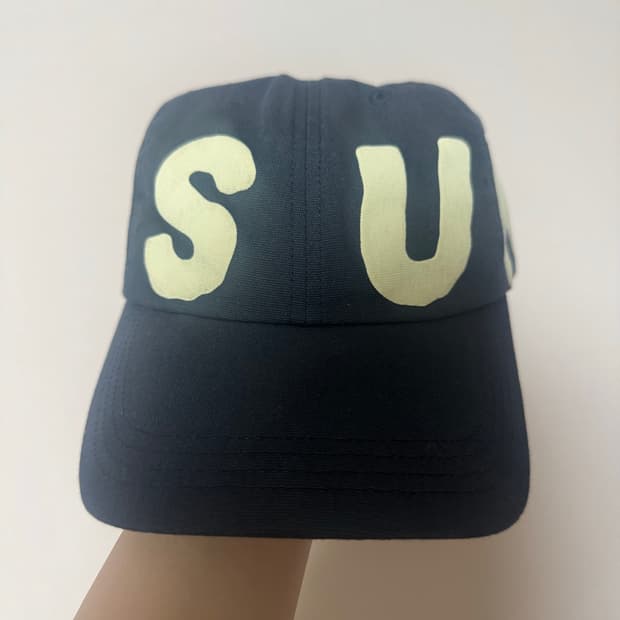 선러브 썬러브 캐피탈 캡 네이비 색상