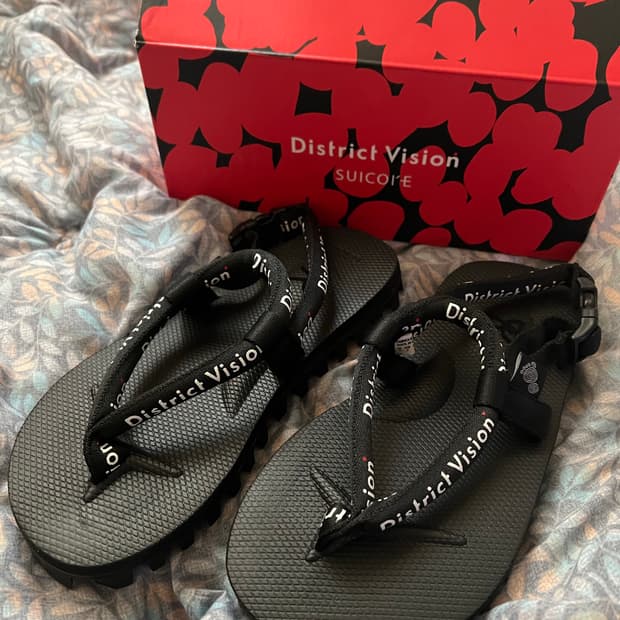 디스트릭트비전 x 수이코크 샌들 슬리퍼