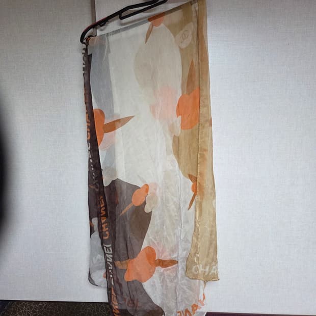 샤넬 로고 프린트 롱실크 스카프 머플러