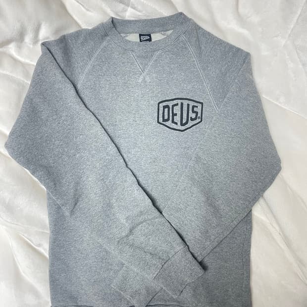 데우스 베니스 맨투맨 팝니다