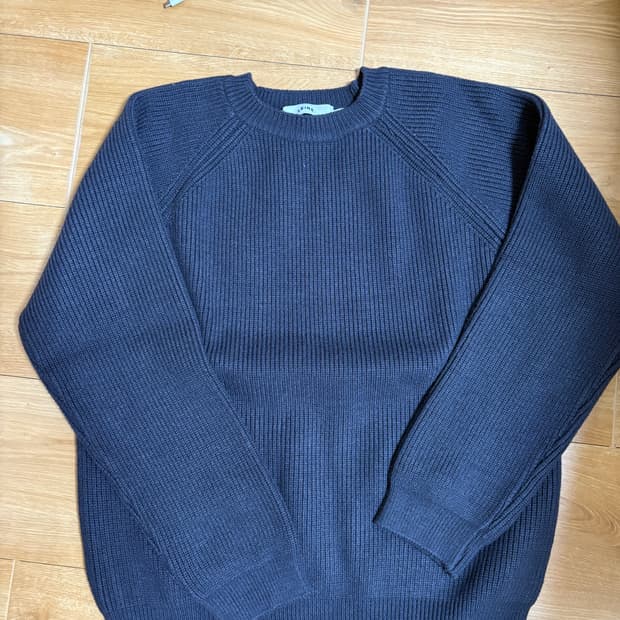 르아르 에센셜 머슬핏 레글런 크롭 니트 [차콜]