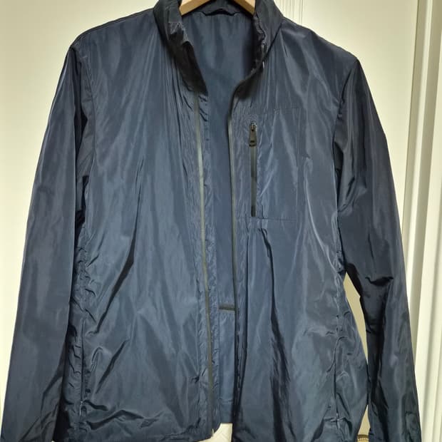 아르마니익스체인지 바람막이