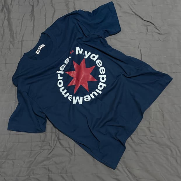 마이딥블루메모리즈 Mm FRONT ROUND T-SHIRTS (NAVY)