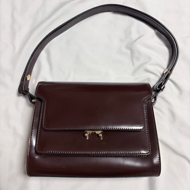 마르니 유광 레더 숄더백 와인