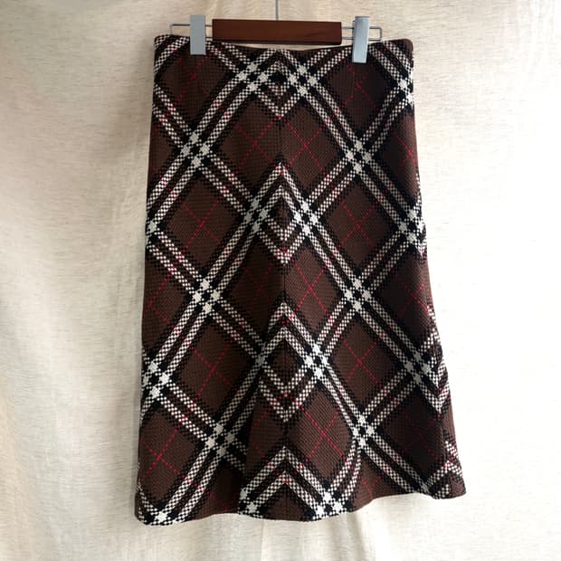 Burberry skirt 버버리 로우웨이스트 미디 스커트
