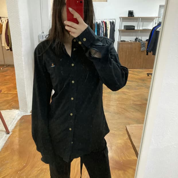 비비안 웨스트우드 시그니처 ORB 자수 블랙 긴팔 셔츠