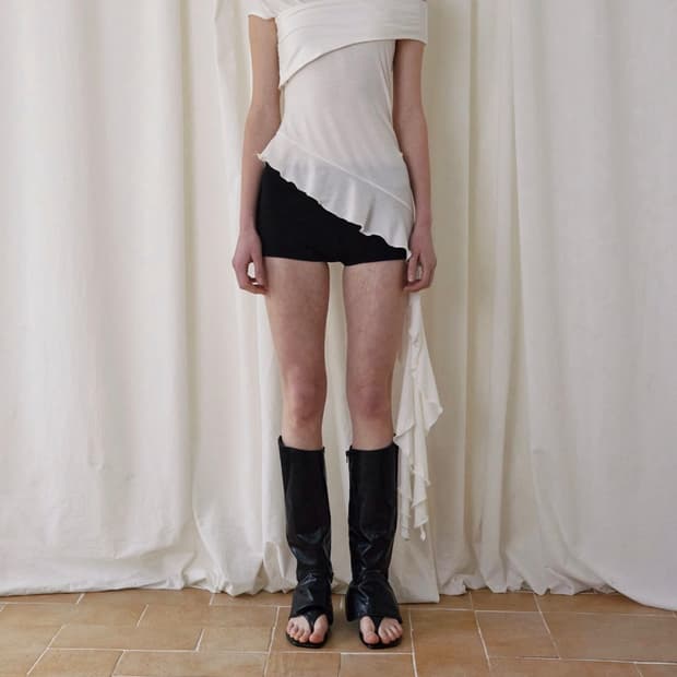 보헤미안서울 러플 탑 TUCK JERSEY RUFFLE TOP