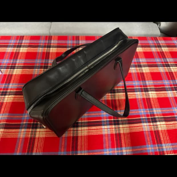 TOUT Y EST 가죽 토트백(투티에/뚜띠에)