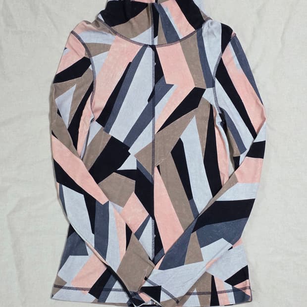 COS 코스 패턴 슬림핏 폴라 롱슬리브