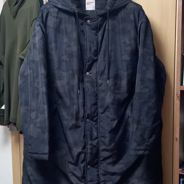 에잇세컨즈 카모 누빔 롱패딩 XL