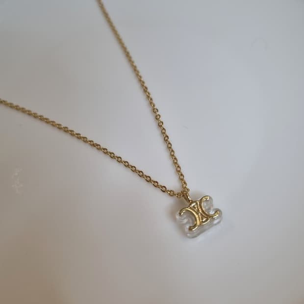 셀린느 업사이클링 레진 금장 목걸이