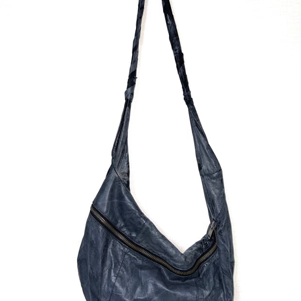 야스유키 이시이 가죽 크로스백