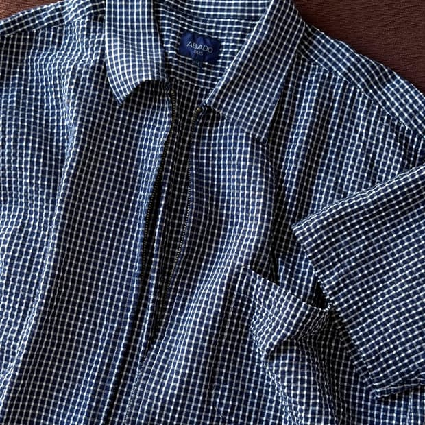 Natural sucker fabric zip shirt