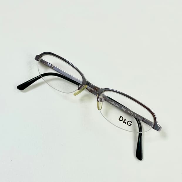 D&G 돌체앤가바나 사의 빈티지 반무테 안경 