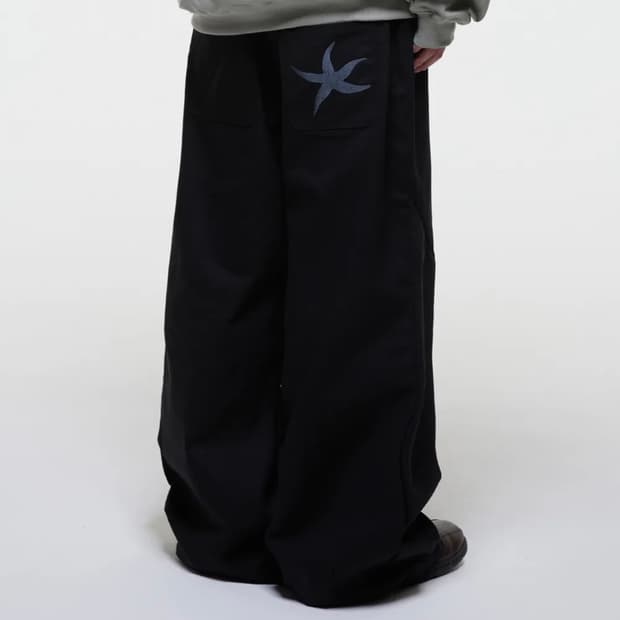 더콜디스트모먼트 치노 블랙