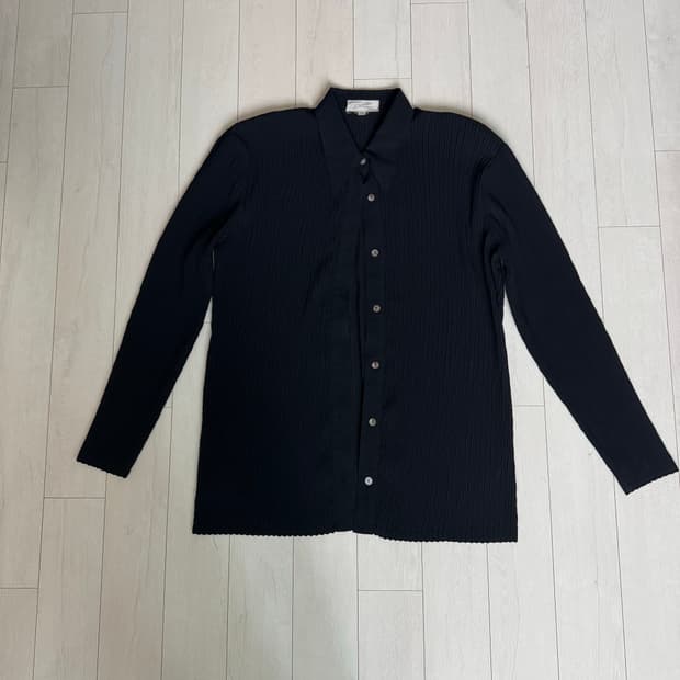 블랙 플리츠 롱슬리브 셔츠