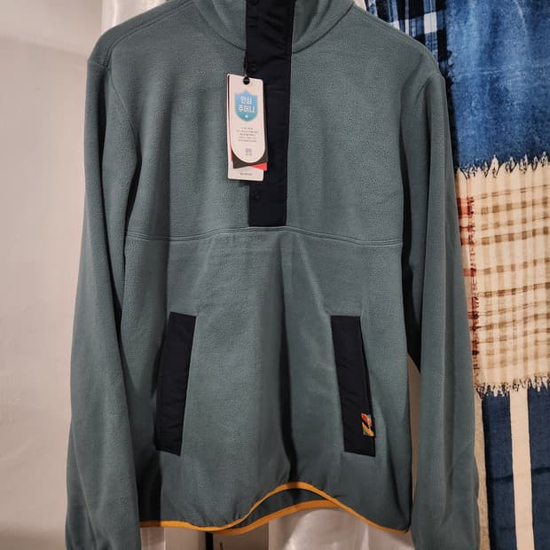 블랙야크 플리스 (L) / 파타고니아 신칠라