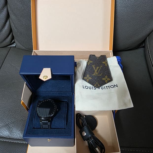 정품 루이비통 스마트워치 v1 수리용,부품용 팝니다