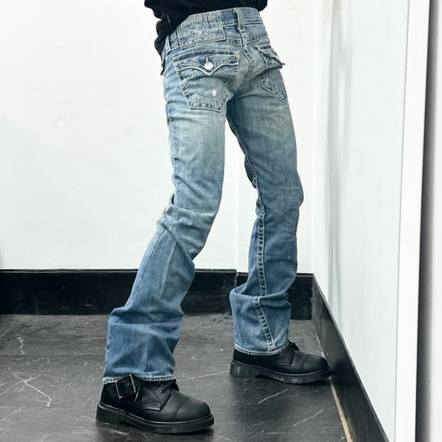 트루릴리전 월드투어 부츠컷 데님 팬츠