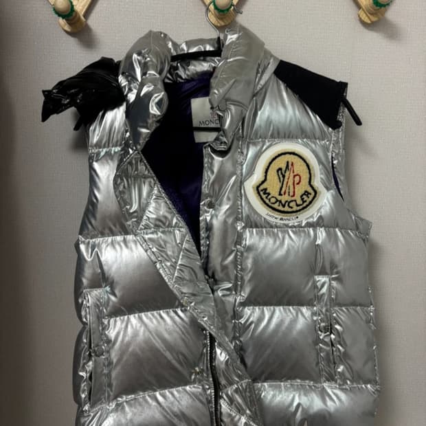 몽클레어 실버 패딩 조끼