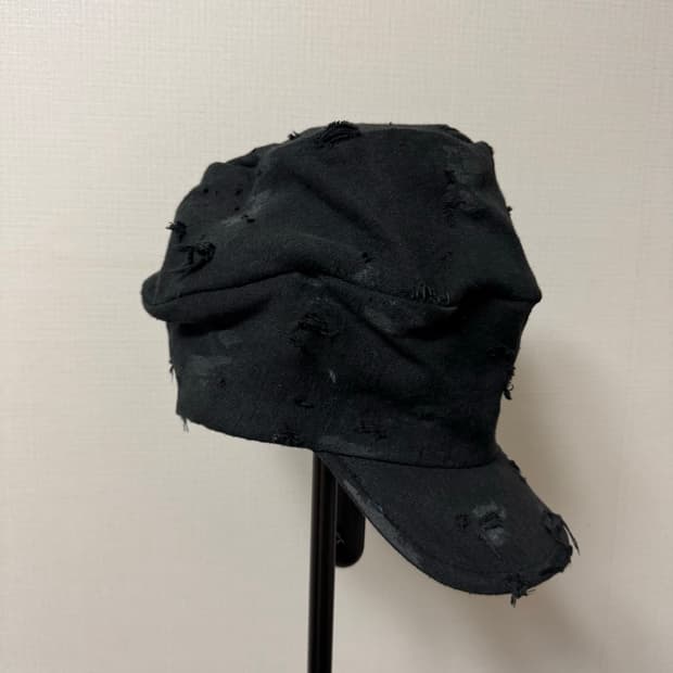 “Triangleshat” distress turn cap