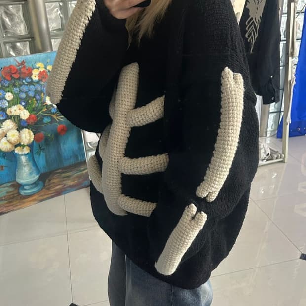 CREW NECK KNIT 3D BONE 크루넥 니트 3D 본