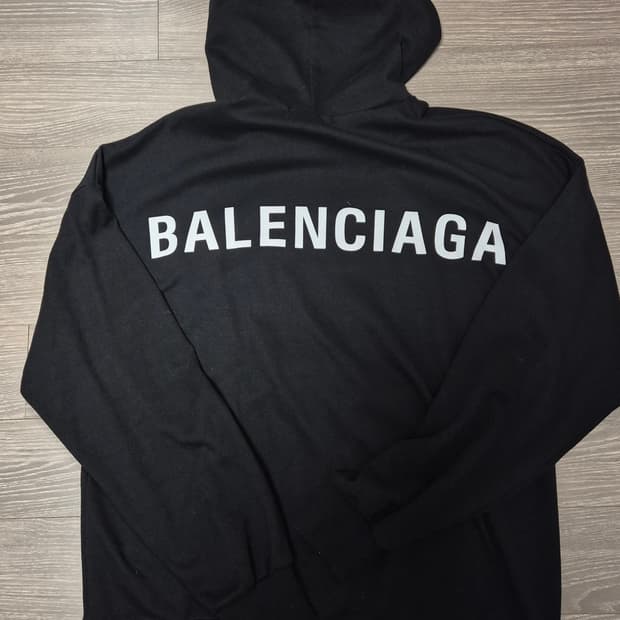 발렌시아가 후드티