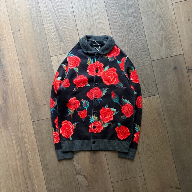 Rose Pattern Neck Transformed Cardigan